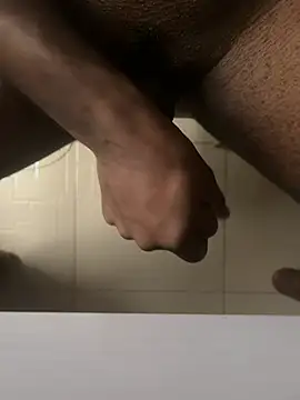 vibraniumwood live cam on StripChat