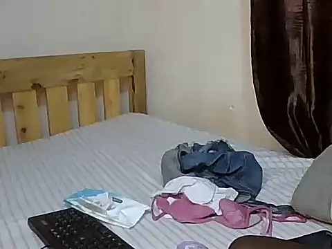 Queanah live cam on StripChat