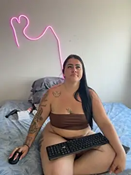 cristal_ruose (F young) - on my back?