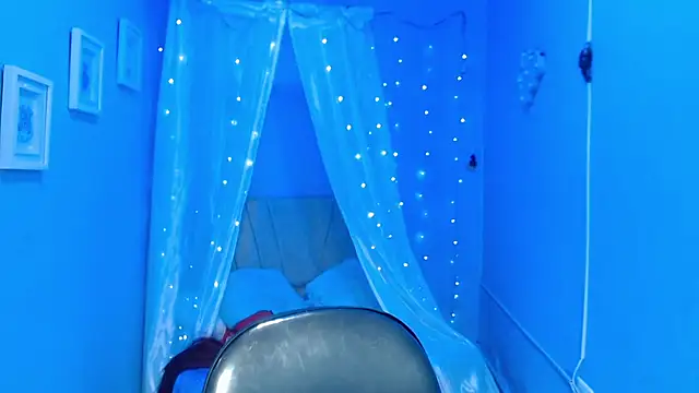 anahi_333 live cam on StripChat