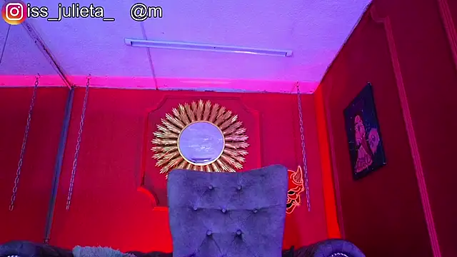 Julieta_Russell live cam on StripChat