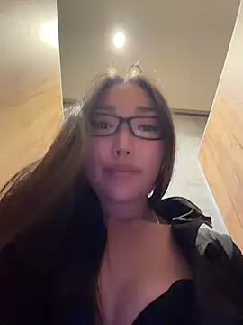 trytomakememoam live cam on StripChat