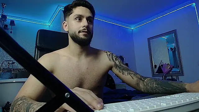 TroyWadee live cam on StripChat