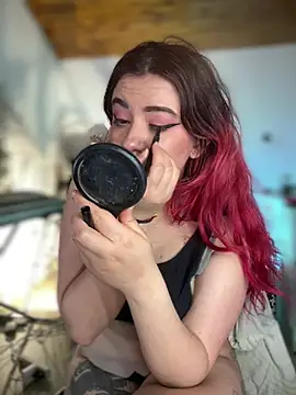 NikkiNix