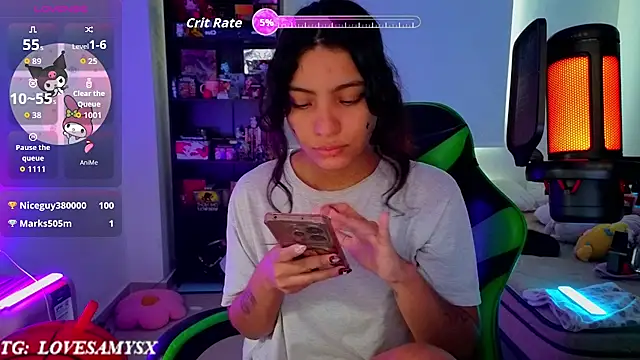 Lovelyamyy live cam on StripChat