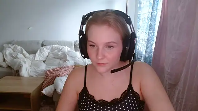Nina_Monet live cam on StripChat