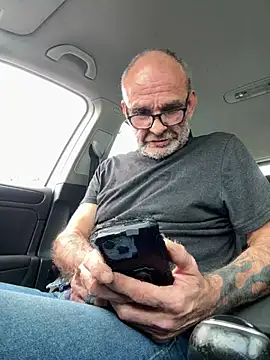ShyDave81 live sex cam