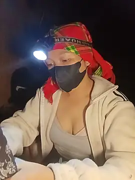 Hiha-nn live cam on StripChat