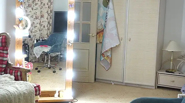 moonlight4u (F milf) - strip and play