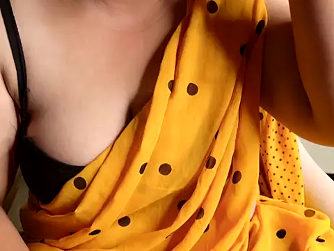 Tamillakshmi27 live cam on StripChat