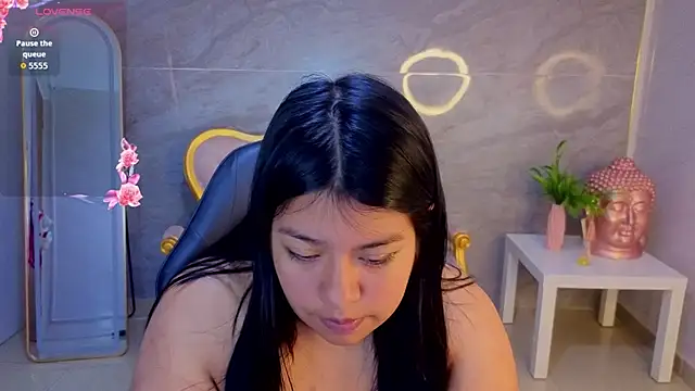 Isaa_s live cam on StripChat