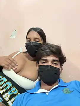 Yourbabyy699 live cam on StripChat
