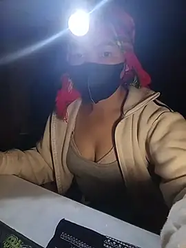 Hiha-nn live cam on StripChat