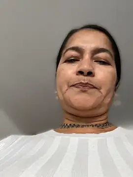 jlo_69 (F milf) - Tits in public