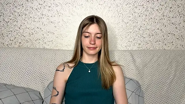 shinin_robi (F young) - play with tits