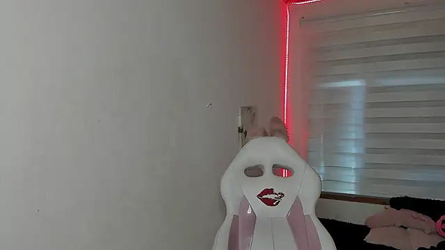 Sara_Red_X1