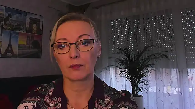 vanessa_chat (F mature) - ...