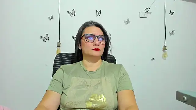 Amie_Adams82_