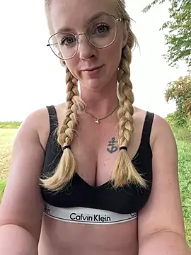 LinaLeana live cam preview