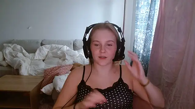 Nina_Monet