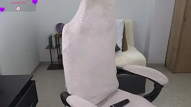 blue__moon_ live cam on StripChat