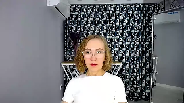 queen_a_n_i live cam on StripChat