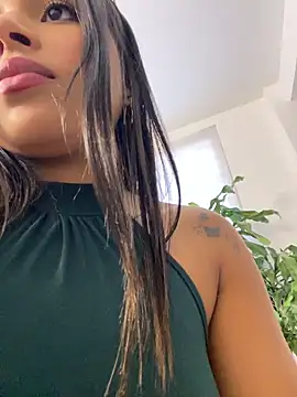 Mariangel_11 live cam on StripChat