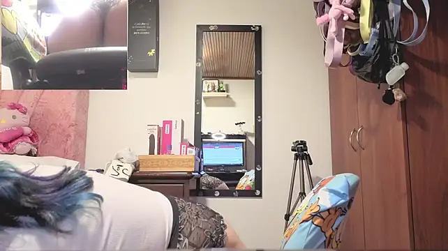 zoe_hotxxx (F milf) - nipple clamps