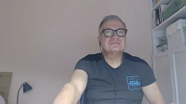 YOU6me live cam on StripChat