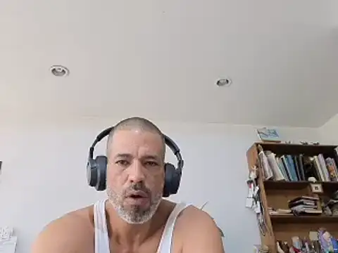 jackbigcock11 live cam on StripChat