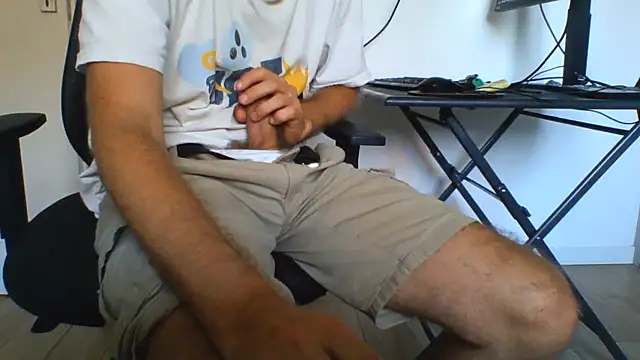 andre_italy live cam on StripChat