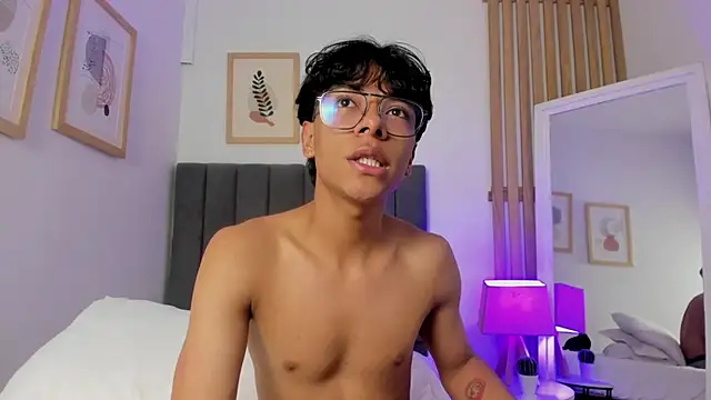 Adams__Bobby live cam on StripChat