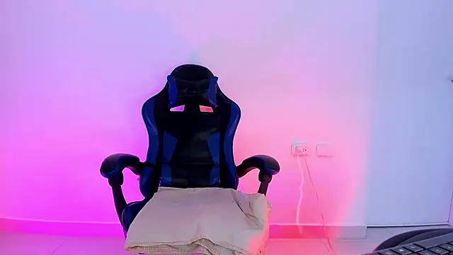 caius_bigcock1 live cam on StripChat