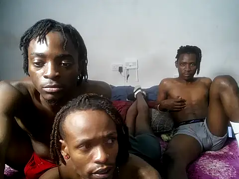 threemanias live cam on StripChat