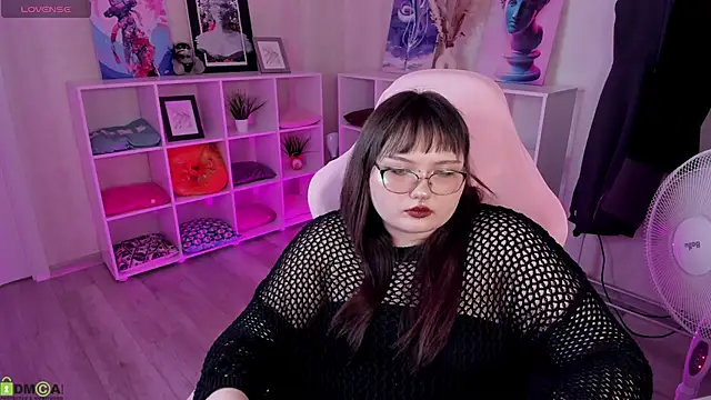 Niki_Glow live cam on StripChat