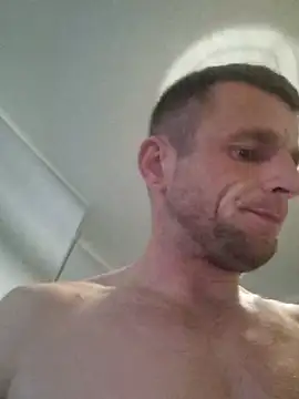 Mikemilflover live cam on StripChat