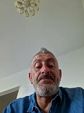 cuci45 live cam on StripChat