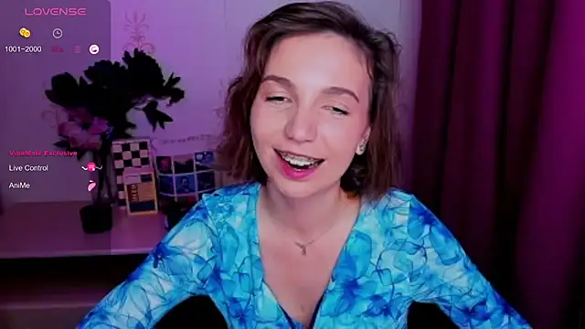 KindHazelHere_ live cam on StripChat