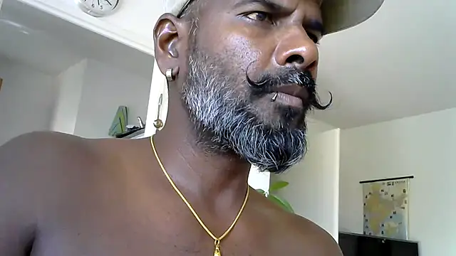 frenchblackc31 live cam preview