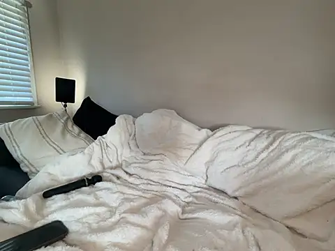 francescaxo (F young) - Play with tits 😈