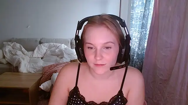 Nina_Monet live cam on StripChat