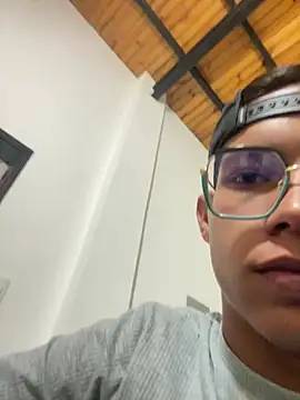 andres_boy252 (M twink) - Take off all your clothes