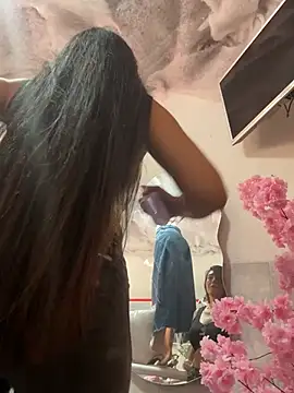 IsabellaMariet live cam on StripChat