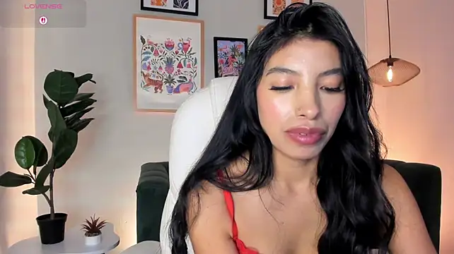 Tiffany_Low live cam on StripChat