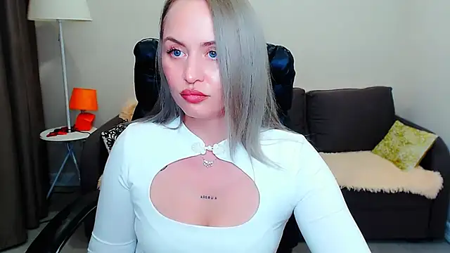 LiluMoon__ live cam on StripChat