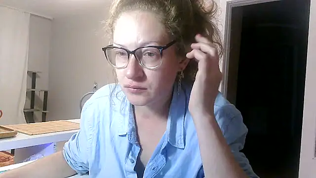 Alice_newhome live cam on StripChat