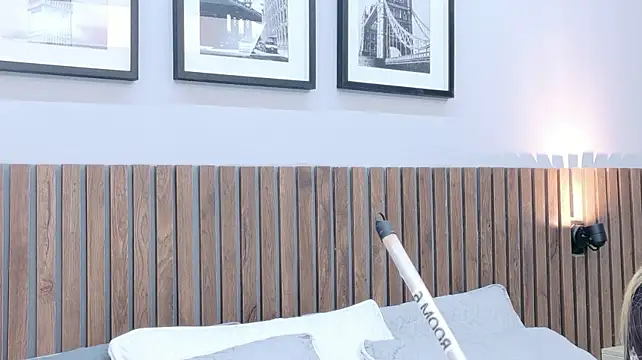 NhoaFerrer live cam on StripChat