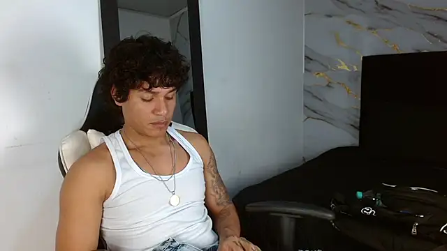 MaximilianRoth live cam on StripChat