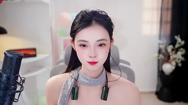 Ocean--Lili live cam on StripChat