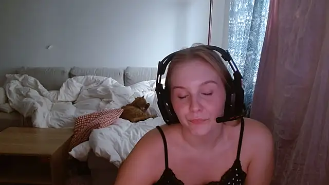 Nina_Monet live cam on StripChat